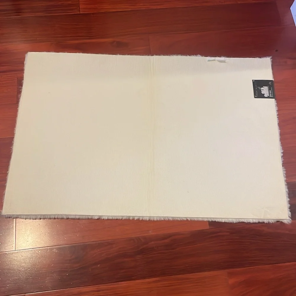 New 24” x 36” Bath Rug White - ARCH / MANTLE